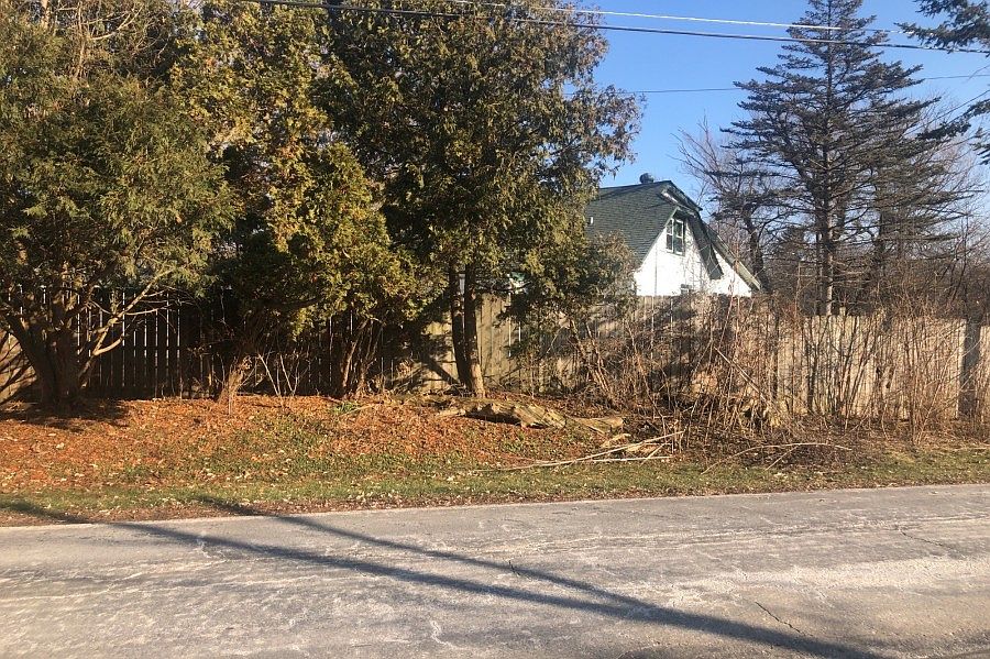 1st image of 12736 N Shoreland Pkwy