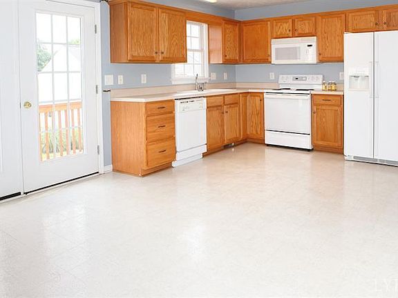 2nd image of 734 Wyndhurst Dr