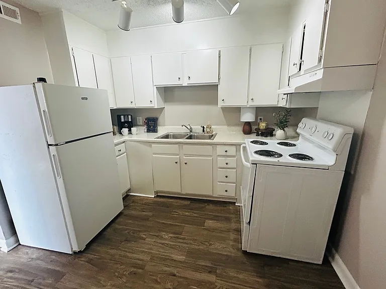 Berkshire Place Apartments — Photo 7