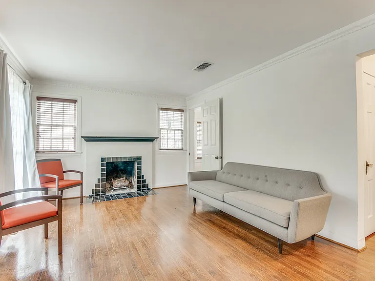 7015 Hammond Ave — Photo 5