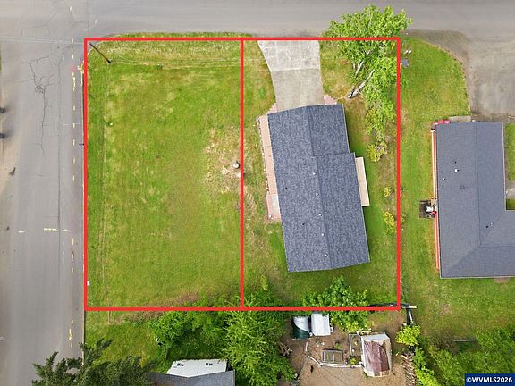 3rd image of 745 SW Barber Ave