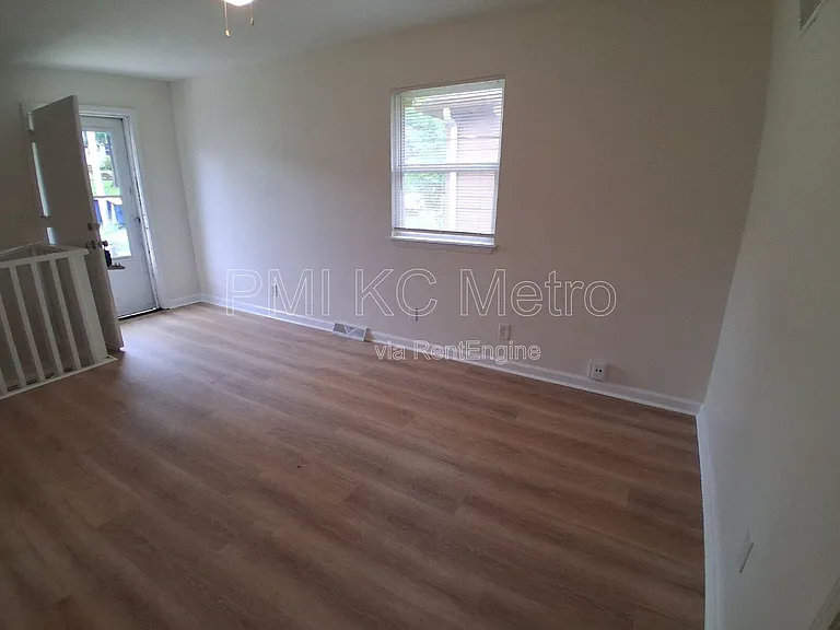 5623 NE 51st St — Photo 20