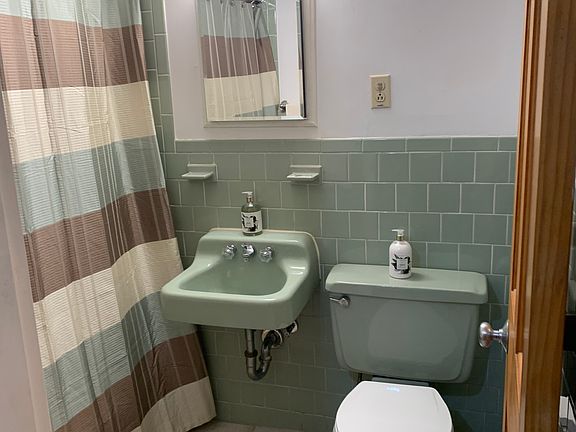 5th image of 907 Beacon St APT 1
