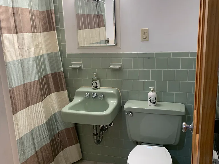 907 Beacon St #1 — Photo 5