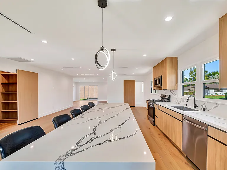 23635 Marylee St — Photo 37