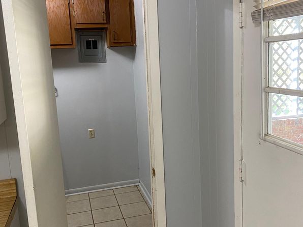 108 E Sproles St