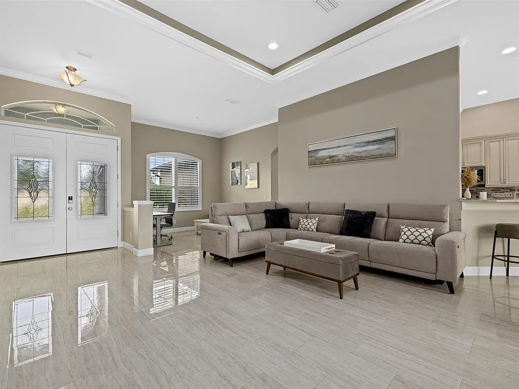 3 bed, 2.0 bath, 1979 sqft, $3,200 — Photo 4