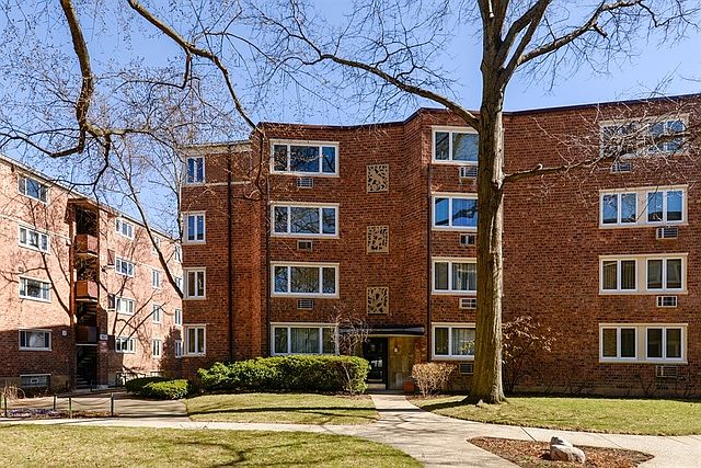 1st image of 6125 N Winchester Ave APT 2A