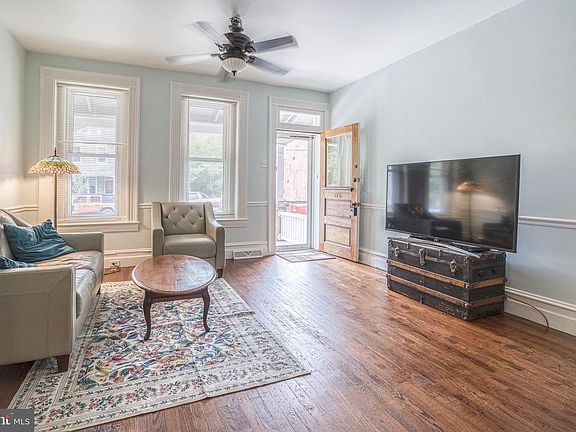 3rd image of 116 Pearl St