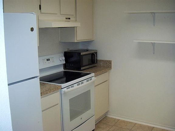 4th image of 9809 Richmond Ave Unit B15