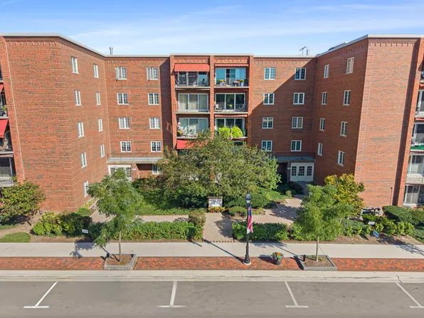 515 N Main St APT 4AS, Glen Ellyn, IL 60137