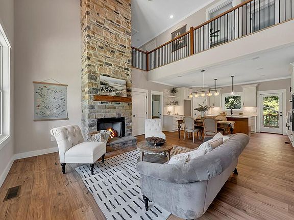 4th image of 161 Ambrose Dr