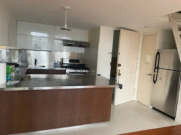 165 Henry St APT 706, New York, NY 10002
