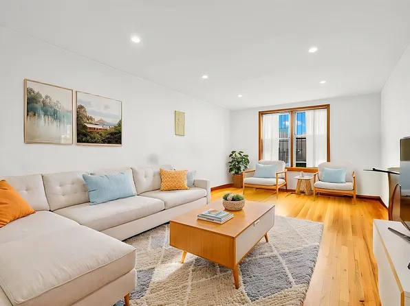 30-44 29th St #6D, Astoria, NY 11102