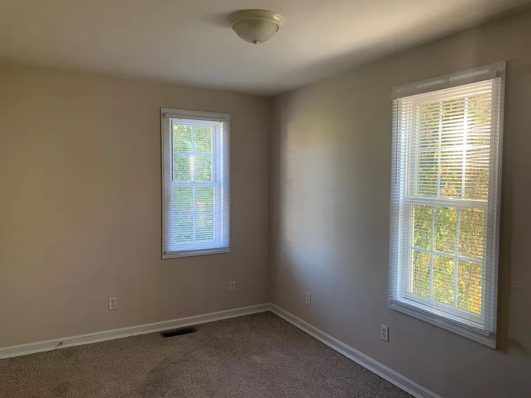 2219 Poplar St — Photo 6