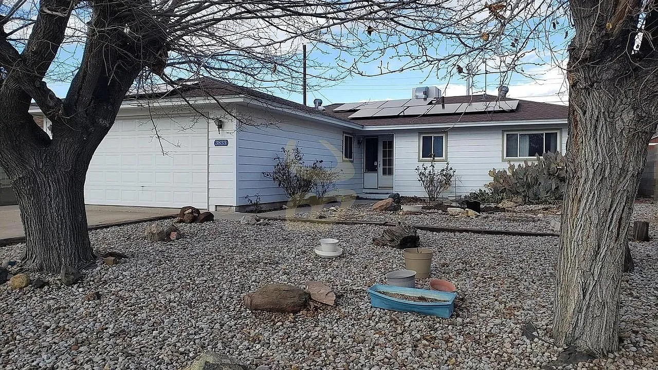 4 bed, 3200 sqft, $2,400 — Photo 1