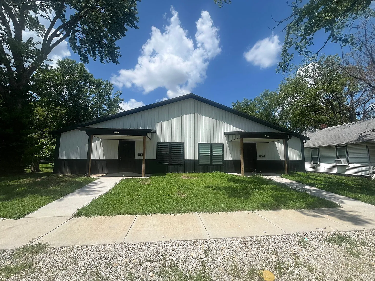 3 bed, 1250 sqft, $1,100 — Photo 1