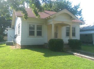 2007 Loomis St, Winfield, KS 67156