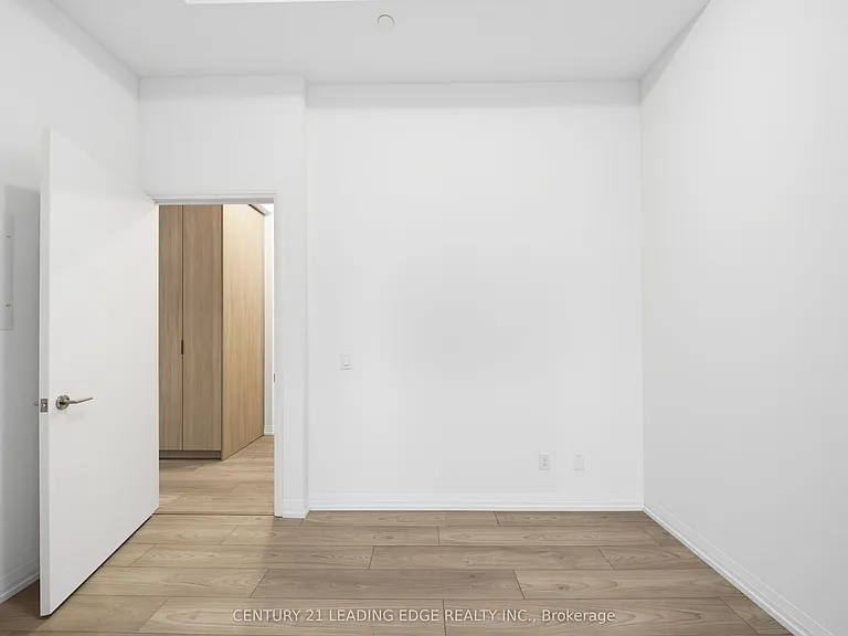 400 King St W #908 — Photo 23