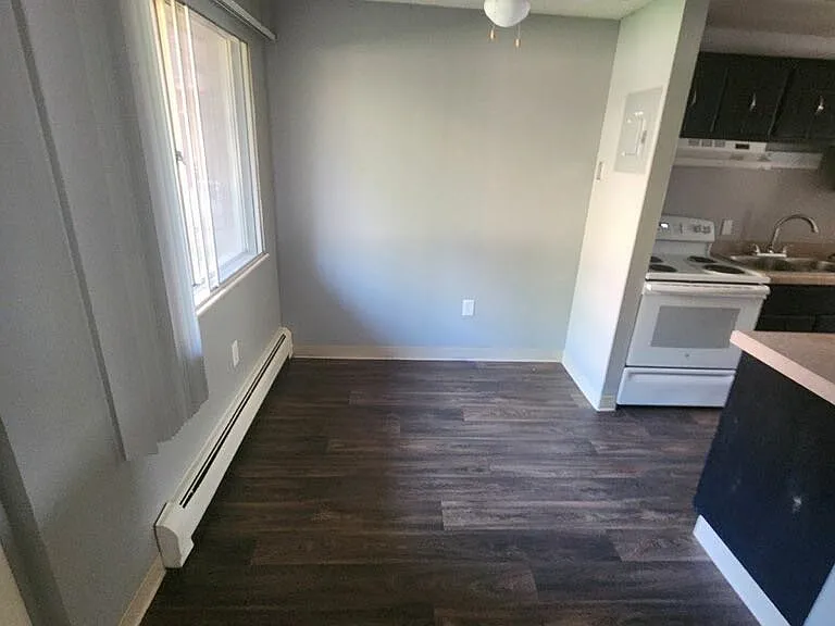 Crestview Apartments — Photo 22
