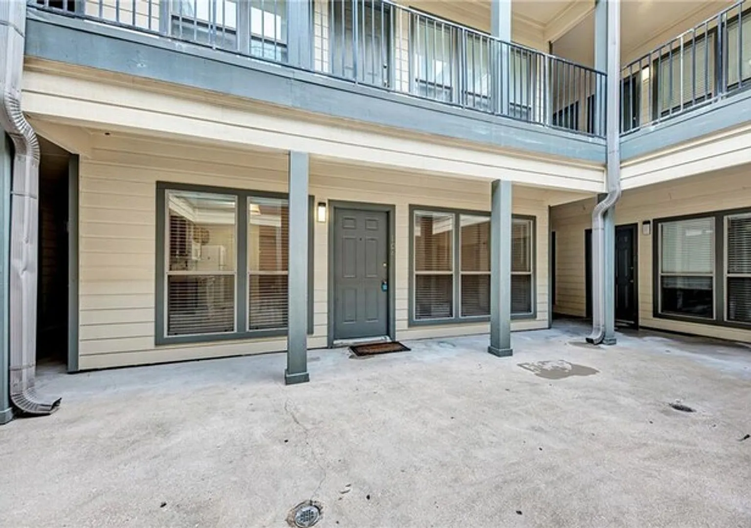 Immediate Move In - 2 Bed 2 Bath — Photo 3