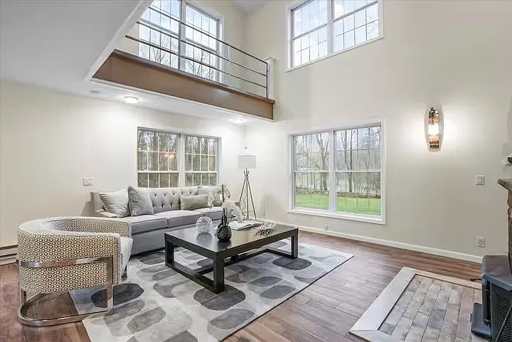 338 Clove Rd — Photo 3