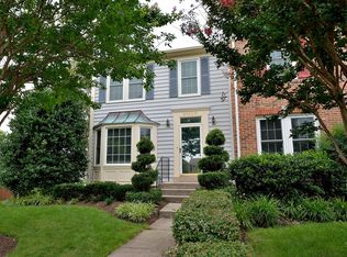 21208 Hedgerow Ter, Ashburn, VA 20147