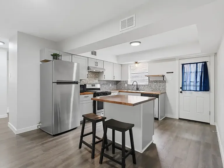10805 Lake Gardens Dr — Photo 5
