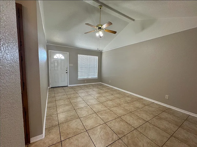 1501 Windward Dr #B — Photo 2