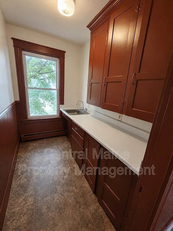 3 bed, 1.0 bath, $1,300 — Photo 4