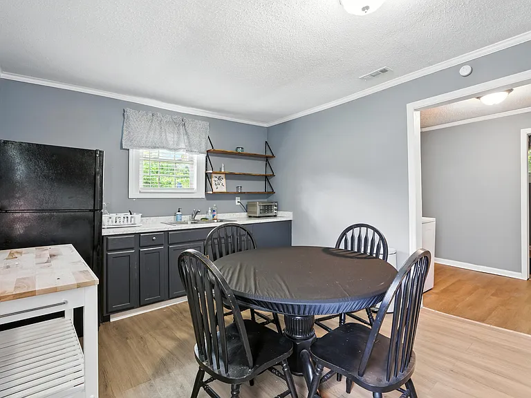 1007 Ward St — Photo 13