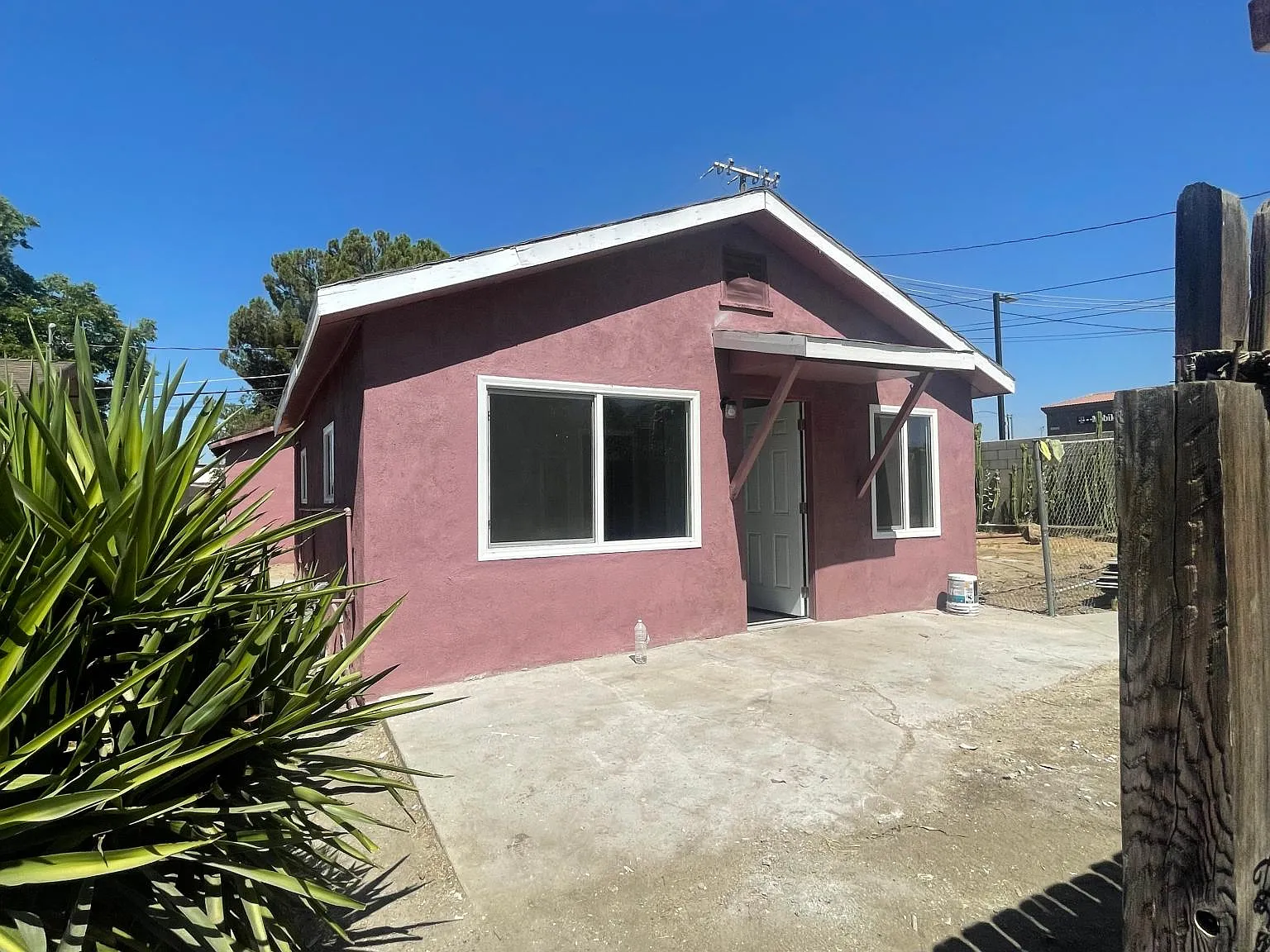 2 bed, 615 sqft, $1,200 — Photo 1