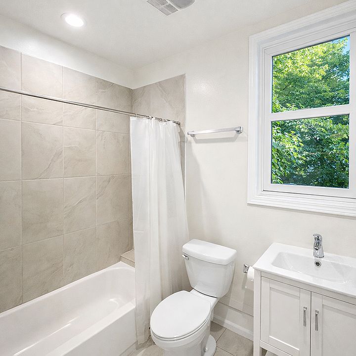 1st image of 401 Commercial Ave #15