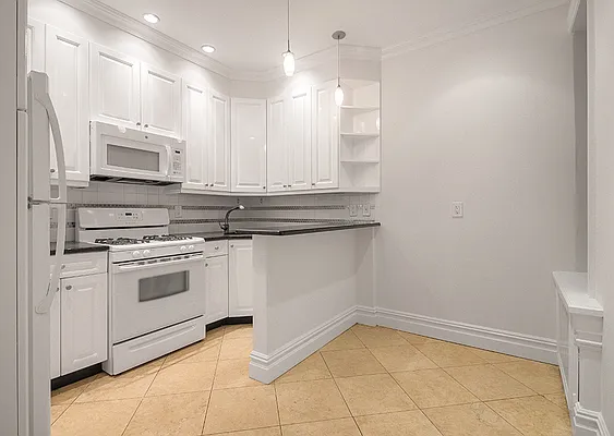 Rented by CitySites Real Estate Group | media 3