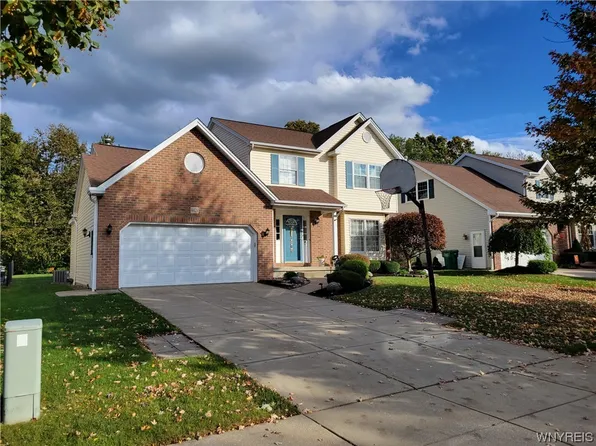 4429 Manor Ln, Hamburg, NY 14075