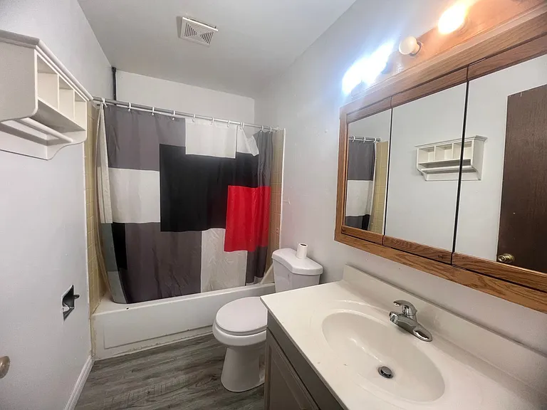 2134 E Locust St — Photo 7