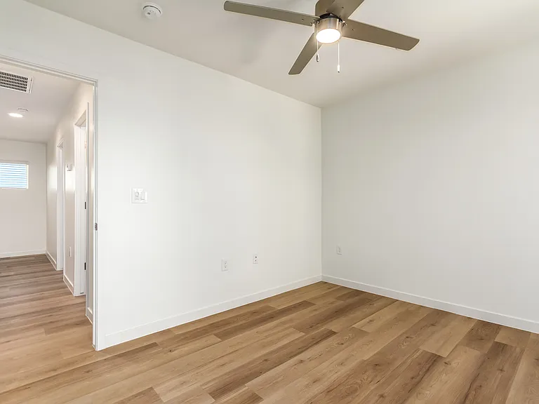 1818 W Earll Dr — Photo 30