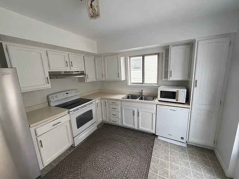 39B Belmont Cir #B — Photo 2