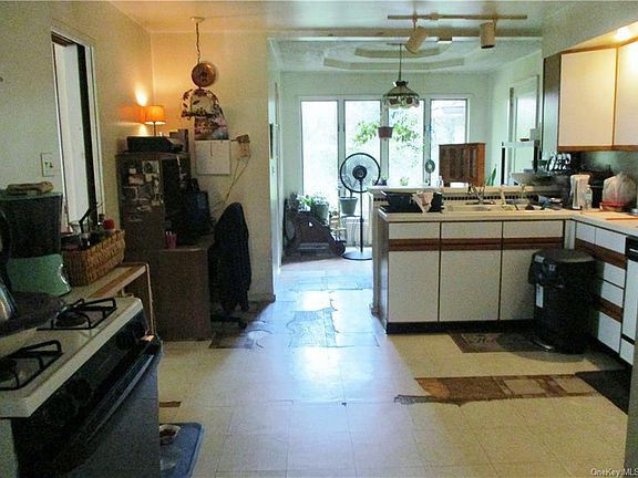 4th image of 69 Seward Ave