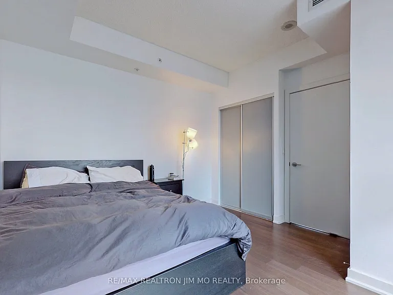 199 Richmond St W #2105 — Photo 18