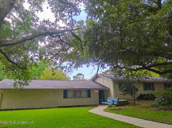 223 Woodbine Dr, Gulfport, MS 39507