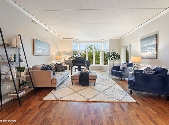 4th image of 405 Village Grn Unit 202