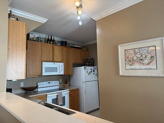3rd image of 2044 Metacomet Way