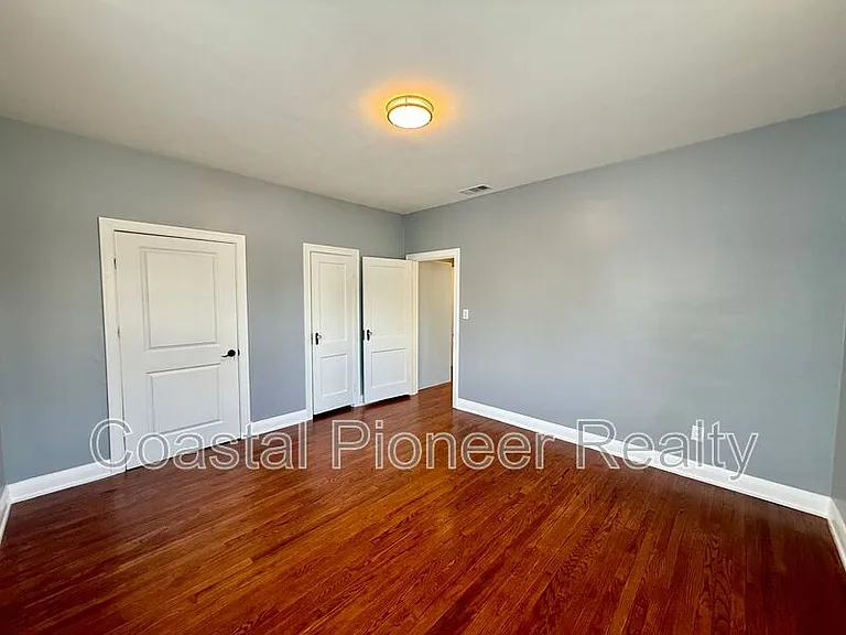 2323 W North B St — Photo 17