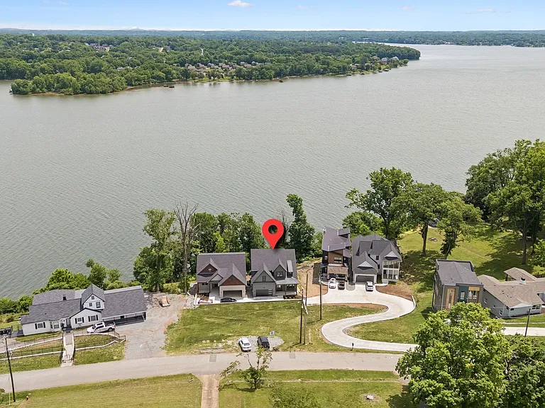 17 Jones Cir — Photo 1