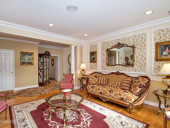 3rd image of 82 Redan Dr