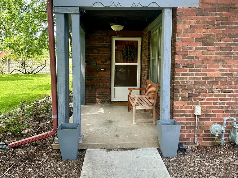 514 S Crestway St — Photo 3