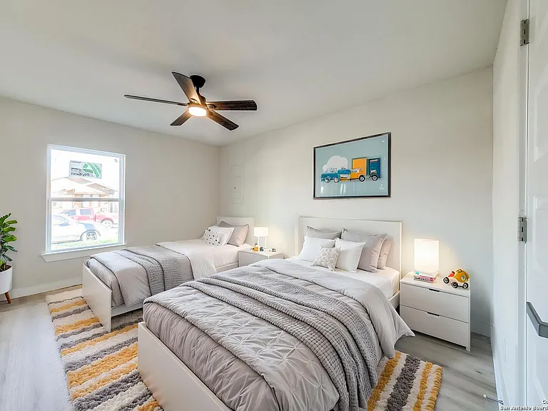 1414 Burleson St — Photo 15