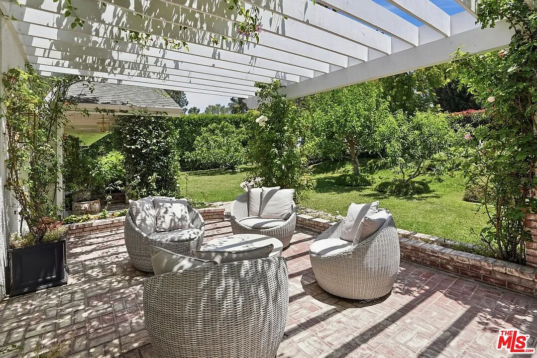 5 bed, 4.0 bath, 4389 sqft, $36,000 — Photo 4