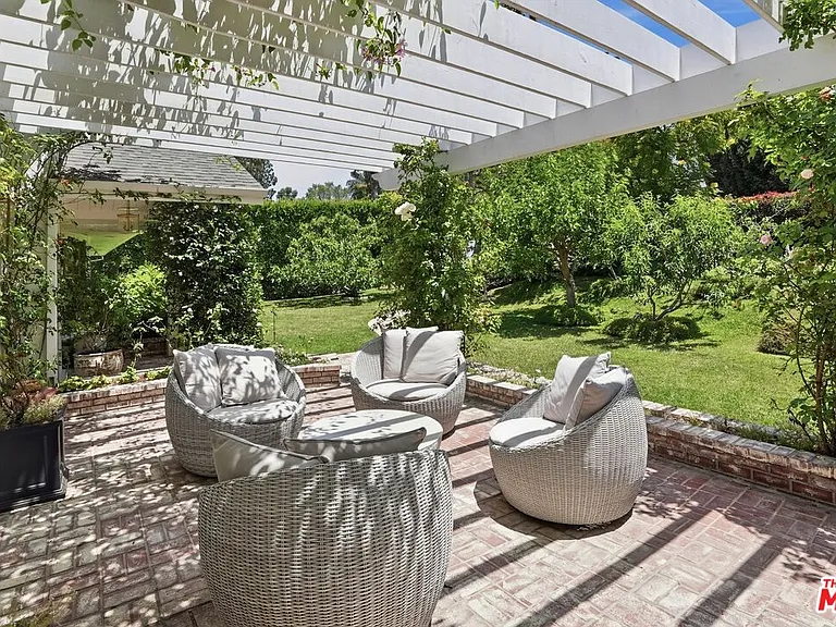 317 S Burlingame Ave — Photo 4